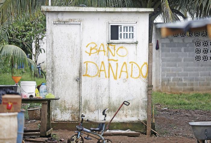 Sin agua potable ni baños dignos, la defecación ocurre a campo abierto, ante la amenaza de un brote de cólera.Larish Julio | La Estrella de Panamá