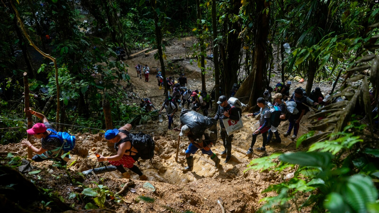 Aumenta la migración a través del Tapón del Darién en Panamá pese a plan de EEUU