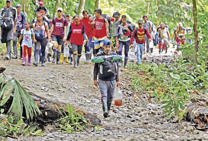 Costa Rica advierte de que no podrá gestionar a migrantes